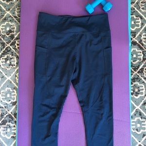 Zyia Navy Light N Tight Capri Leggings size 12